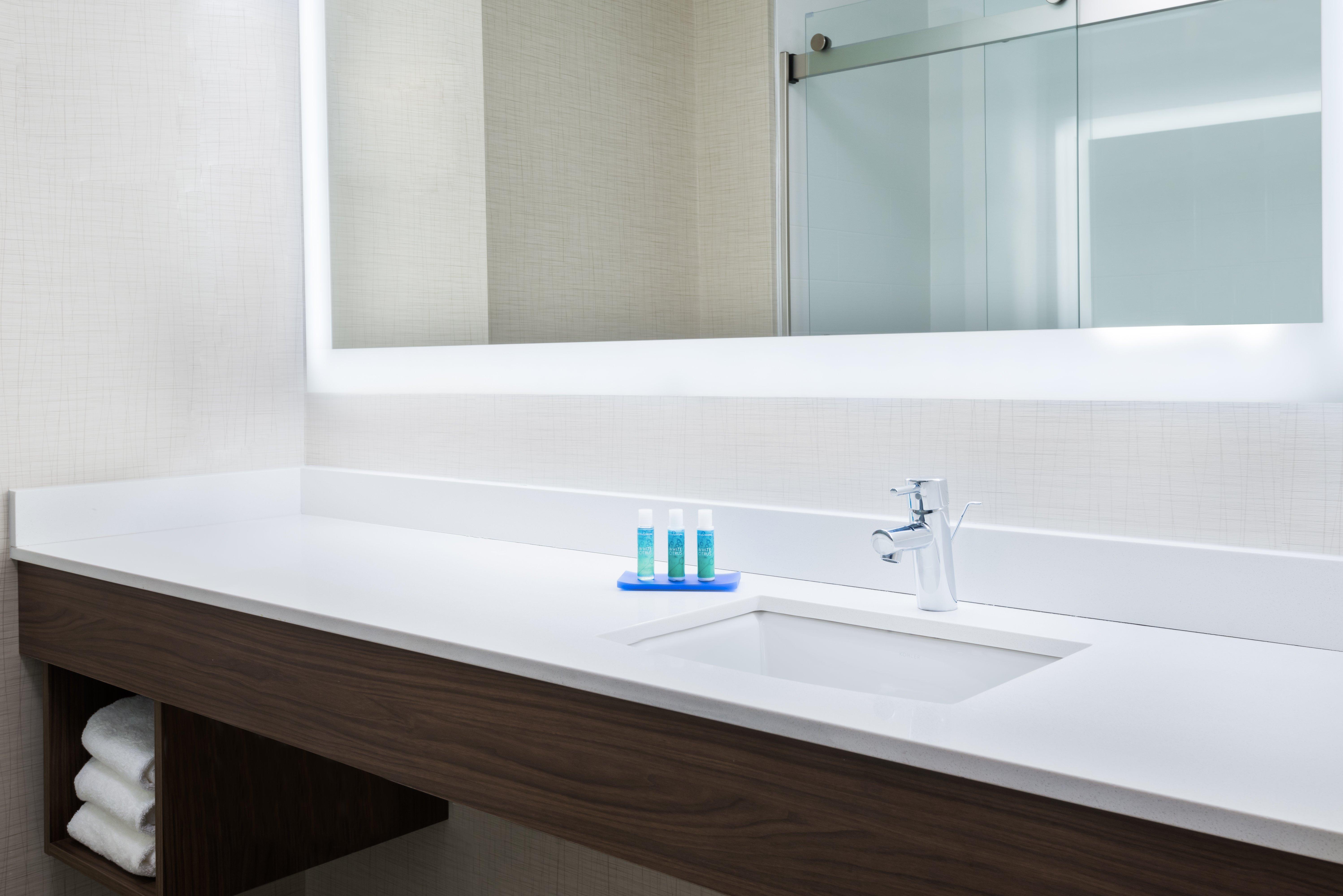 Holiday Inn Express & Suites - Columbus Airport East By Ihg Екстер'єр фото