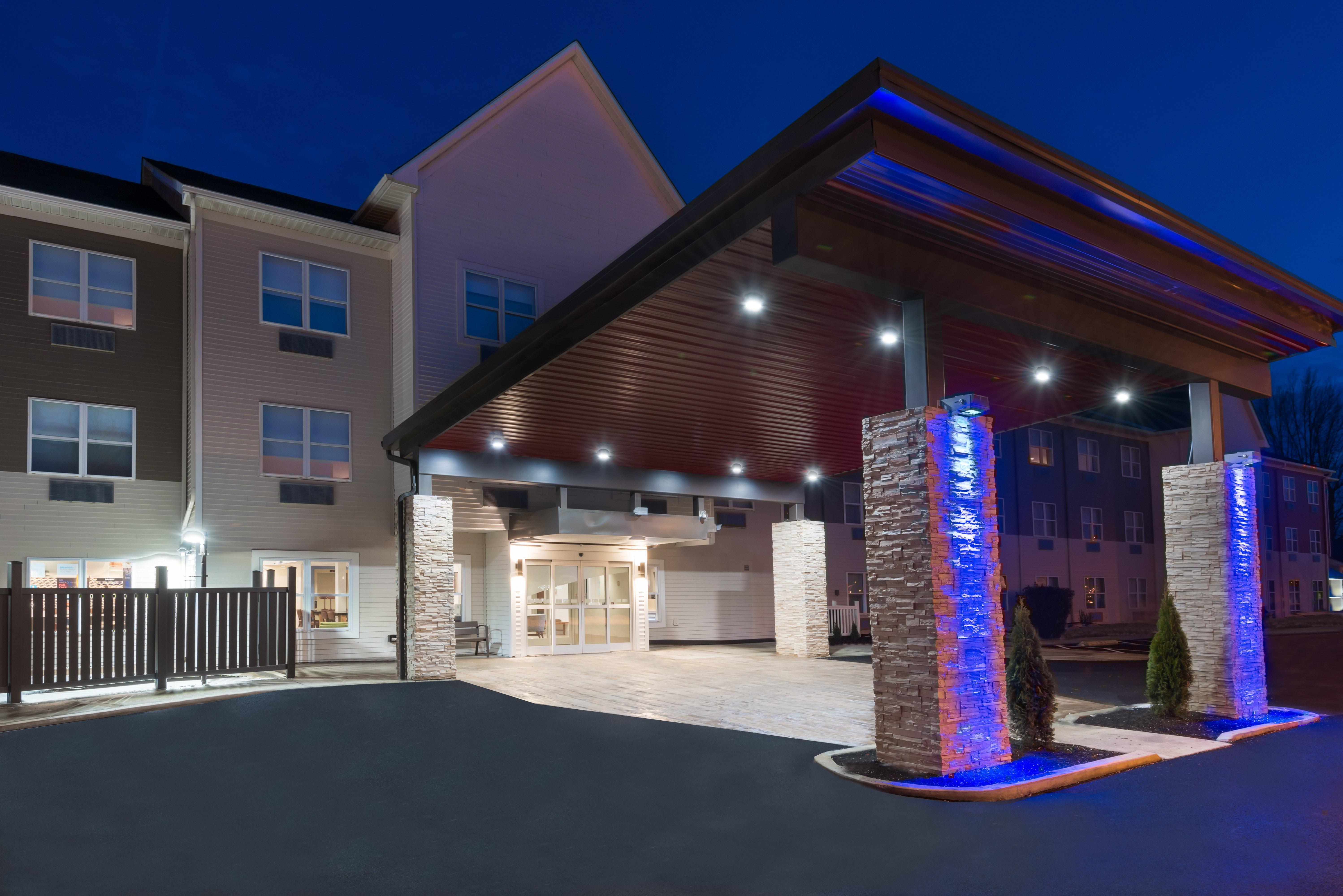 Holiday Inn Express & Suites - Columbus Airport East By Ihg Екстер'єр фото