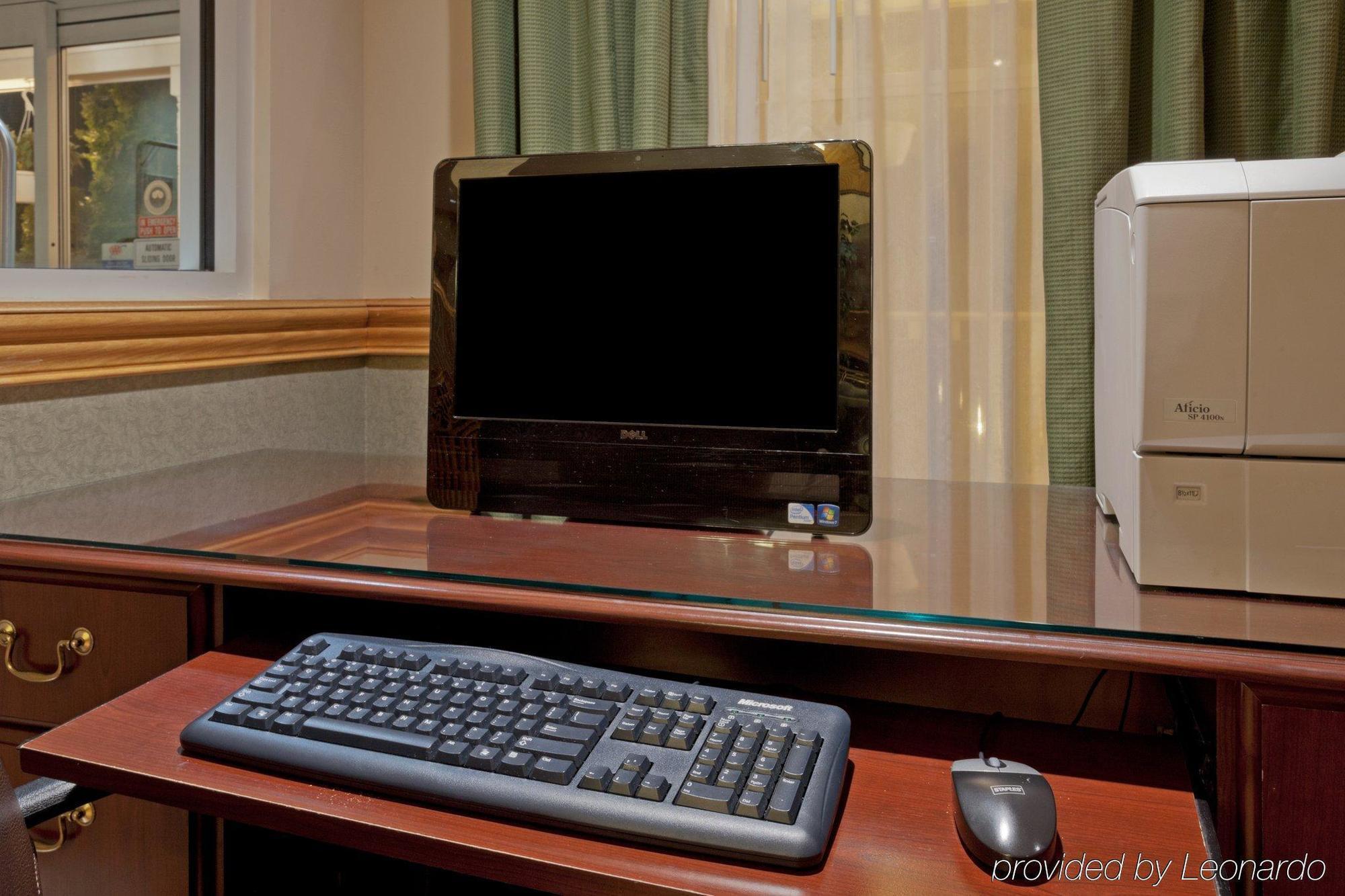 Holiday Inn Express & Suites - Columbus Airport East By Ihg Зручності фото
