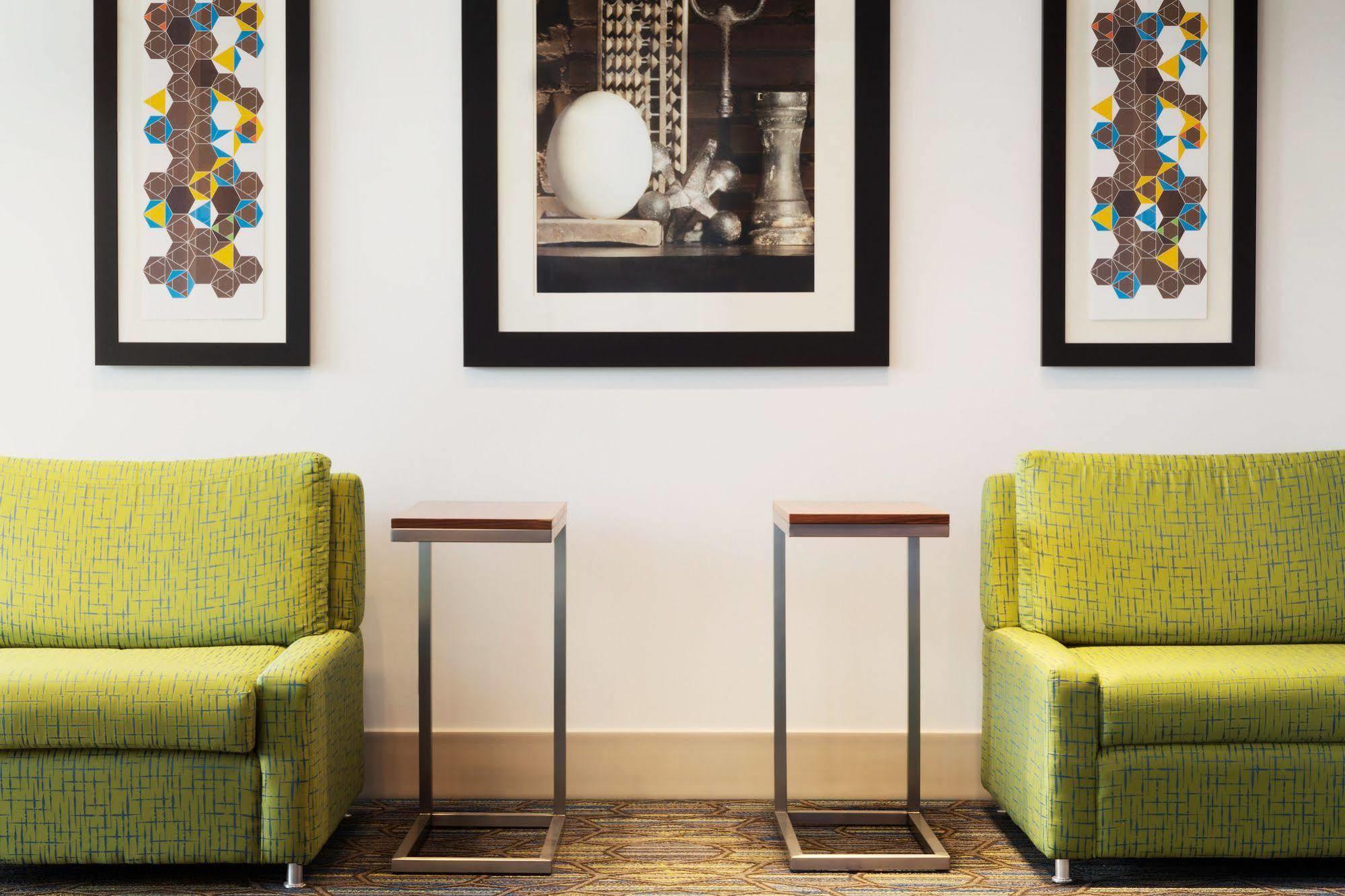 Holiday Inn Express & Suites - Columbus Airport East By Ihg Екстер'єр фото
