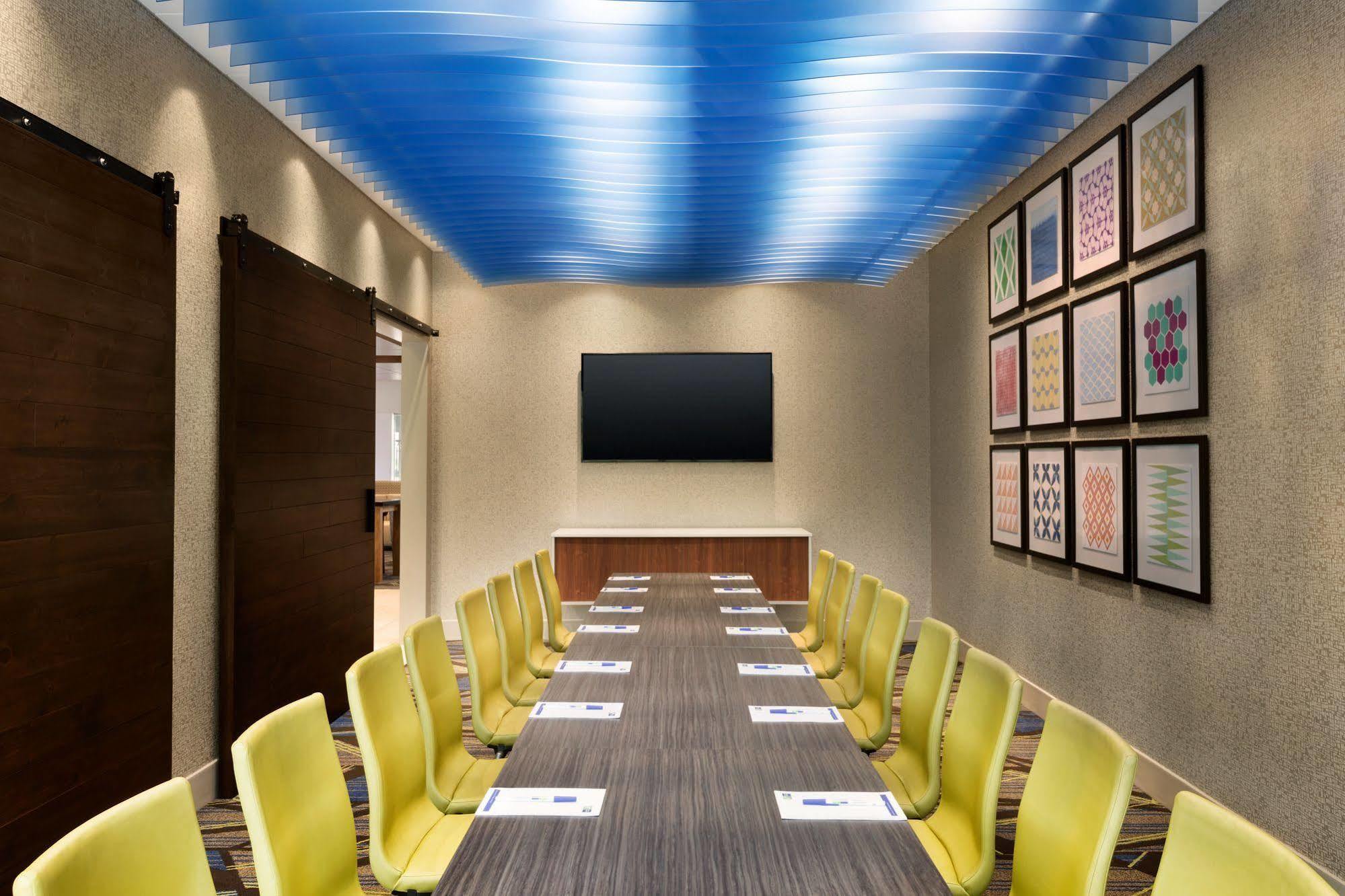 Holiday Inn Express & Suites - Columbus Airport East By Ihg Екстер'єр фото