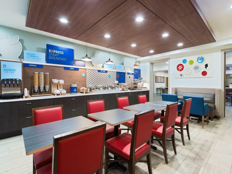 Holiday Inn Express & Suites - Columbus Airport East By Ihg Екстер'єр фото